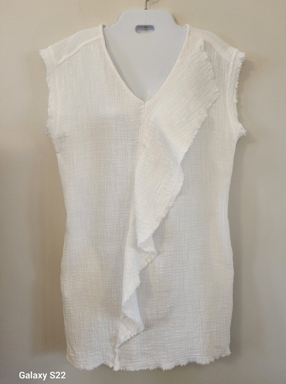 Very J White Textured Ruffle V-Neck Tunic Top
